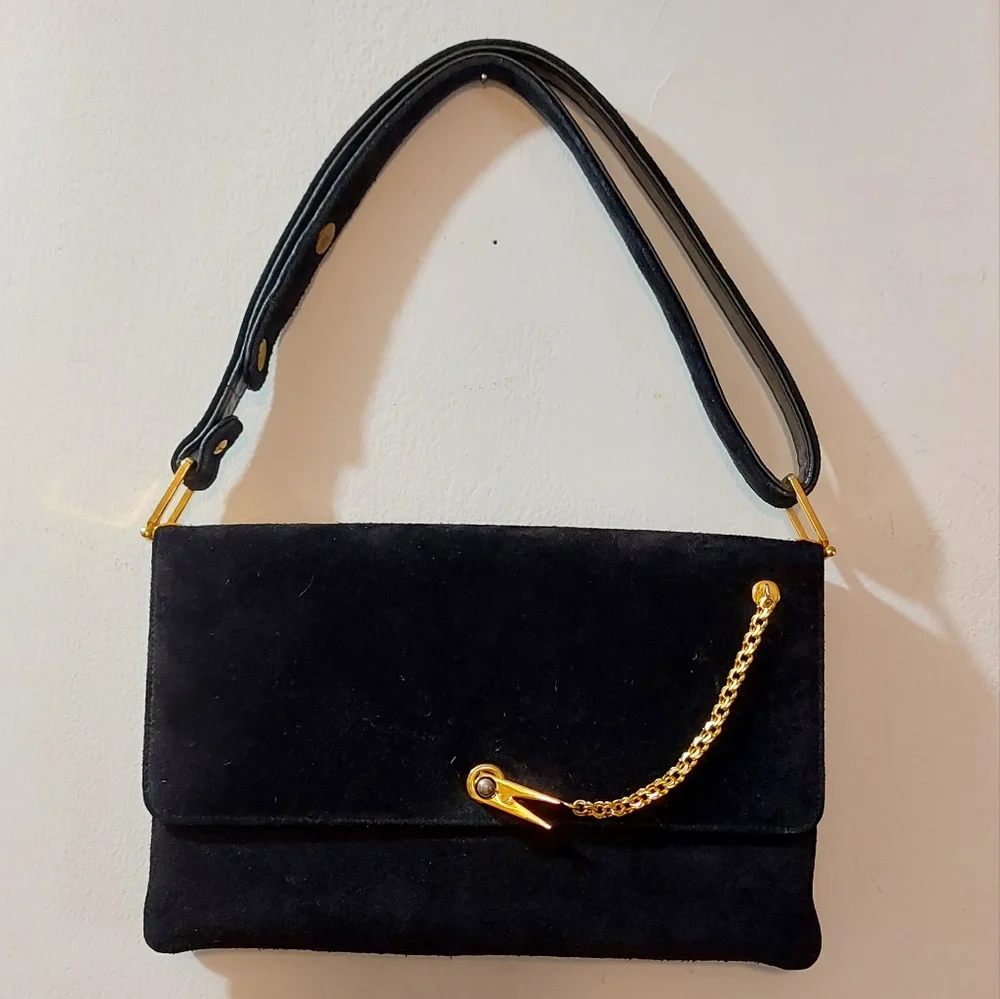 Vintage Black Shoulder Bag with Gold Chain Accent - Picture 2 of 11